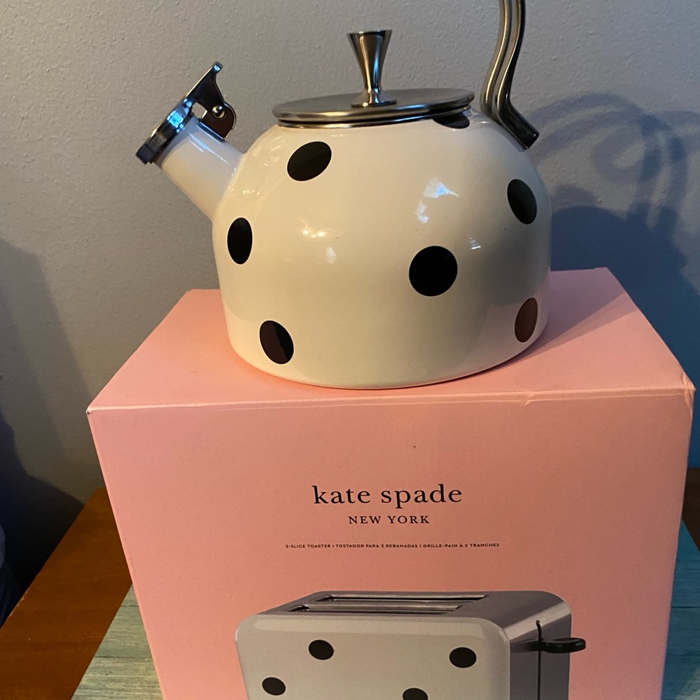 KATE SPADE Polka Dot Lenox New Tea kettle & Toaster Set!!
